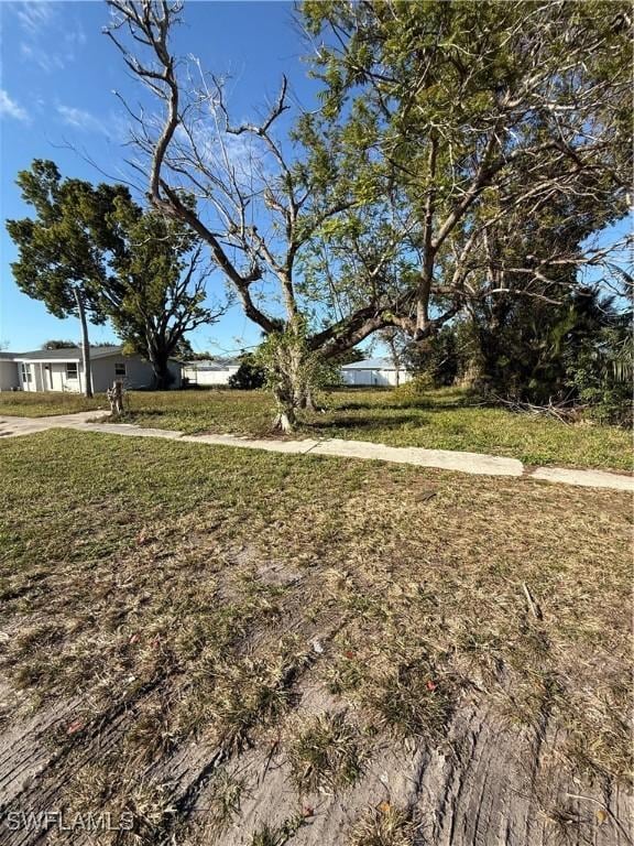 Listing photo 2 for 924 Ridgeway Dr, North Fort Myers FL 33903