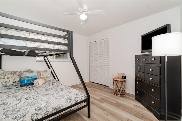 bedroom featuring light hardwood / wood-style floors, ceiling fan, and a closet