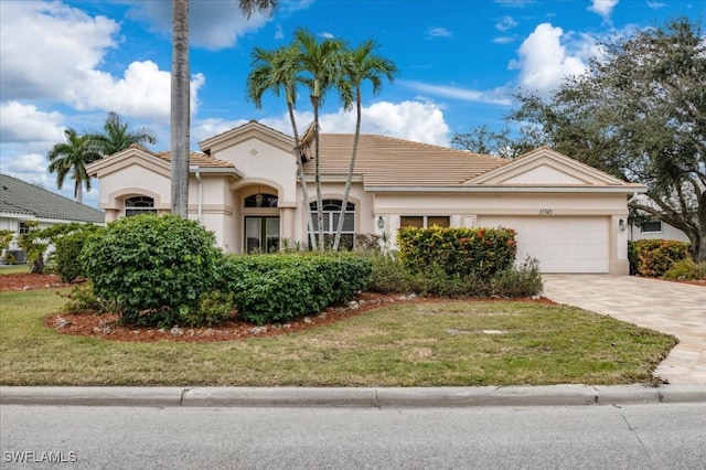 view of front of house featuring a front lawn and a garage