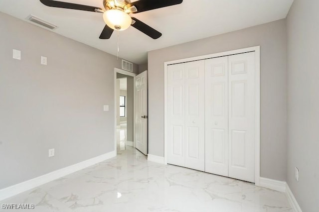 unfurnished bedroom with ceiling fan and a closet