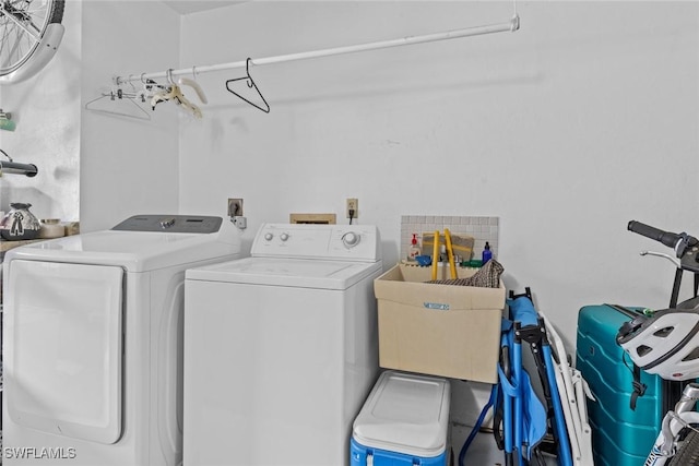 washroom featuring sink and washer and dryer