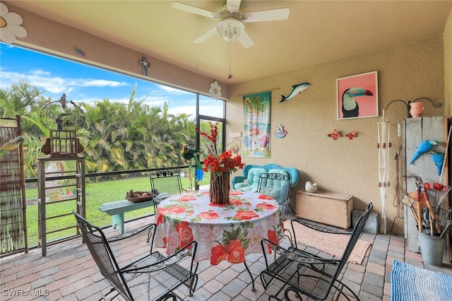 sunroom with ceiling fan