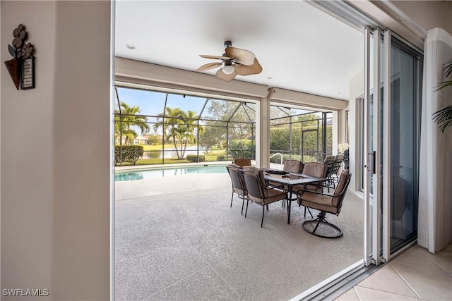 sunroom featuring ceiling fan