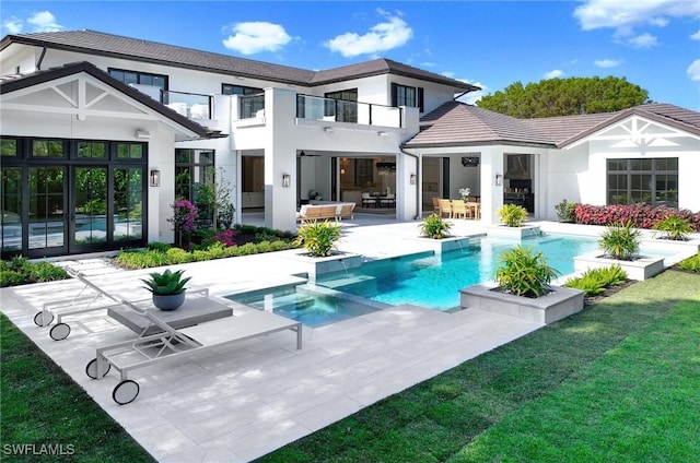 460 2nd Ave N, Naples, FL 34102 - back of property with a balcony, a patio, stucco siding, a pool with connected hot tub, and outdoor lounge area