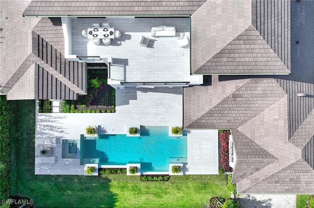 460 2nd Ave N, Naples, FL 34102 - view from above of property with a pool