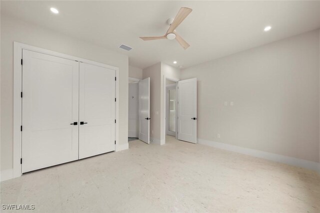 unfurnished bedroom featuring ceiling fan and a closet