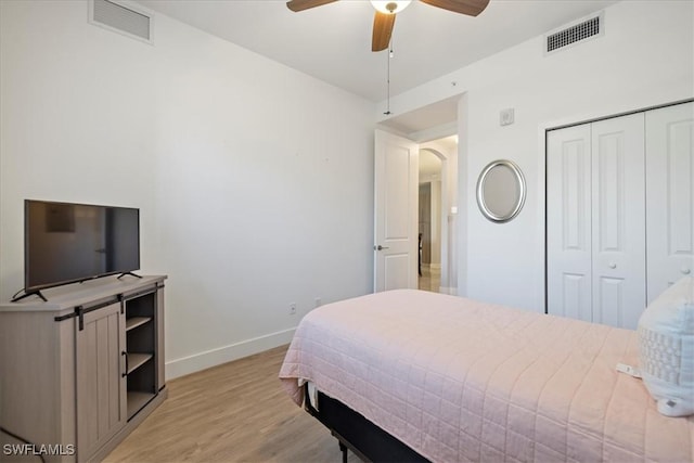 bedroom featuring ceiling fan, a closet, and light hardwood / wood-style flooring