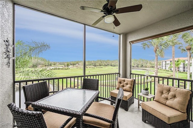 sunroom with ceiling fan