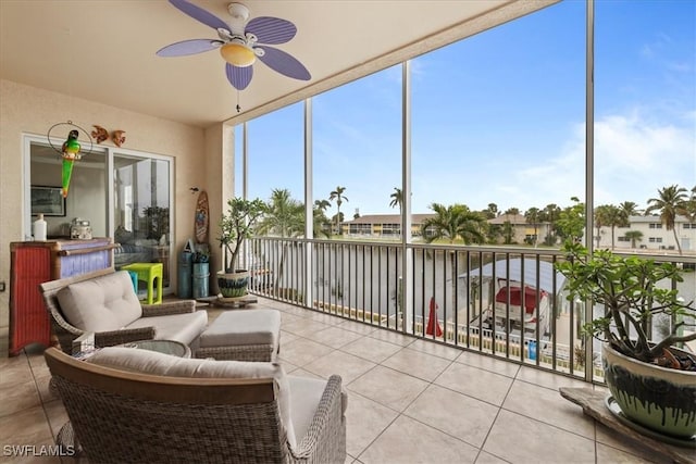 sunroom with ceiling fan