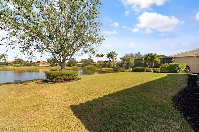 view of yard featuring a water view