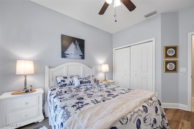 bedroom with dark wood-type flooring, a closet, and ceiling fan