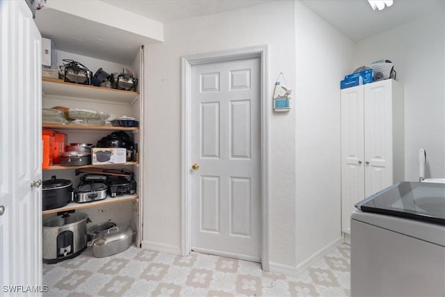 laundry area with washer / clothes dryer