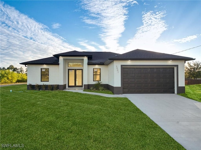 view of front of house featuring a garage and a front yard