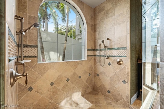 bathroom featuring a tile shower