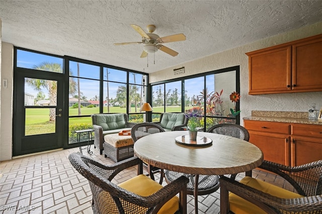 sunroom with ceiling fan