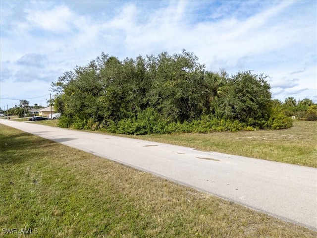 Listing photo 2 for 1431 NE 33rd St, Cape Coral FL 33909