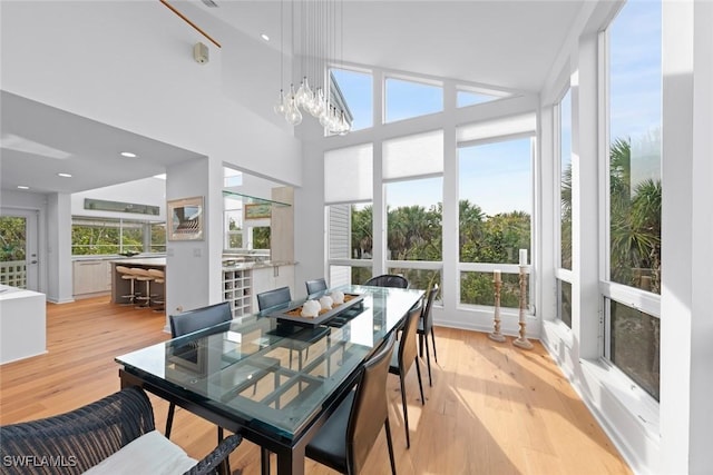 sunroom / solarium featuring a healthy amount of sunlight and vaulted ceiling