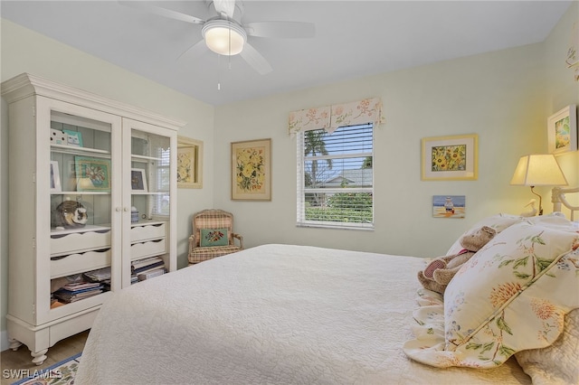 bedroom with ceiling fan