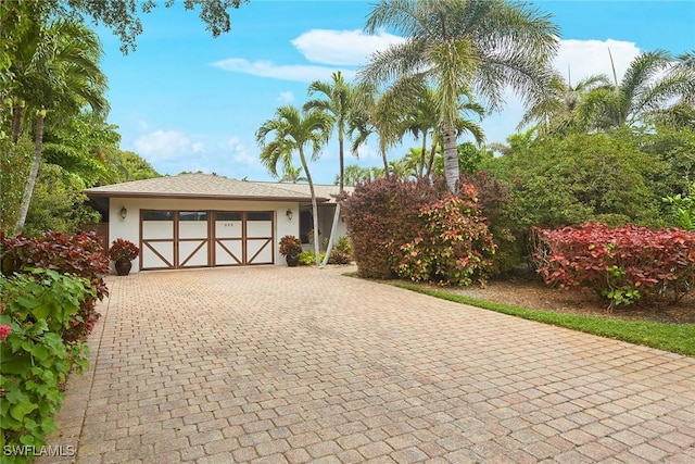 view of front facade featuring a garage