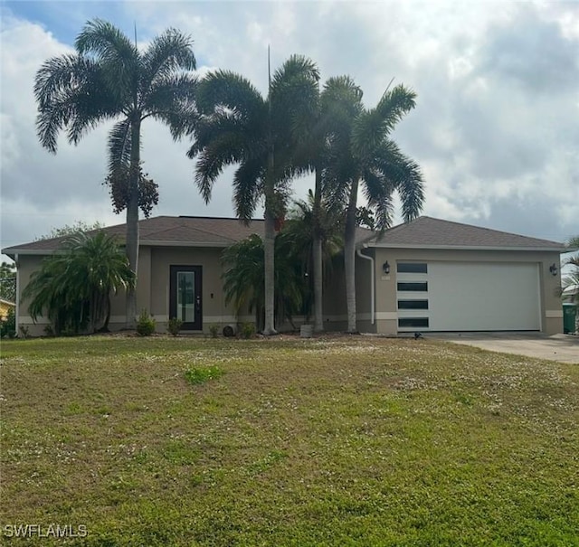 view of front facade featuring a garage, stucco siding, and a front yard