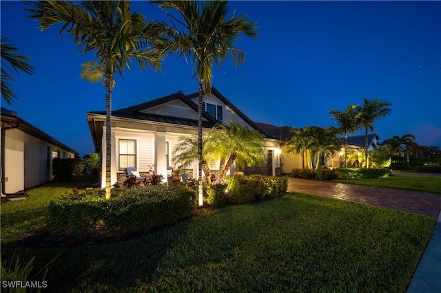 view of front of home featuring a lawn