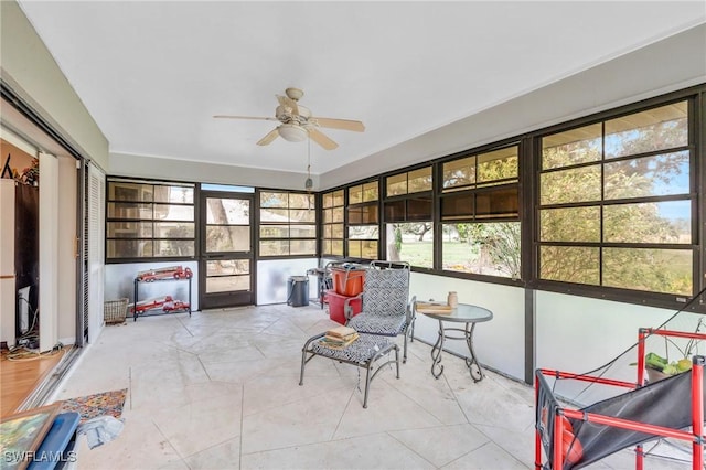 sunroom / solarium with ceiling fan