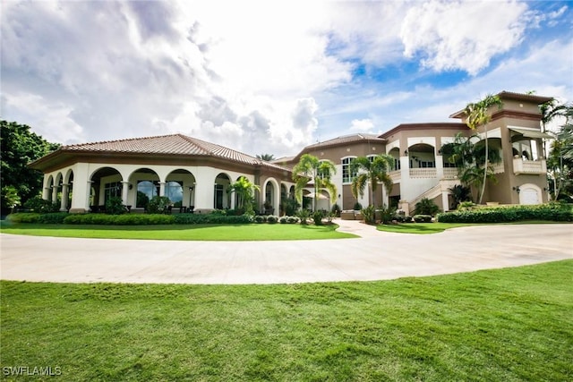 view of front of home with a front yard