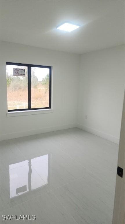 unfurnished room featuring light tile patterned floors