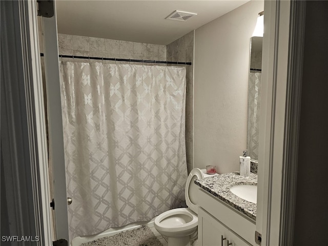 bathroom with a shower with curtain, vanity, and toilet