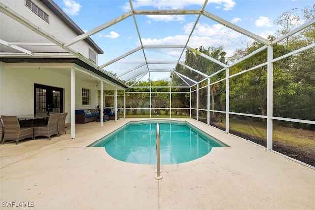 view of pool with ceiling fan, an outdoor hangout area, glass enclosure, and a patio area