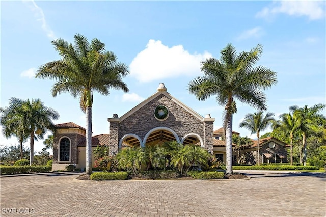 view of front of property