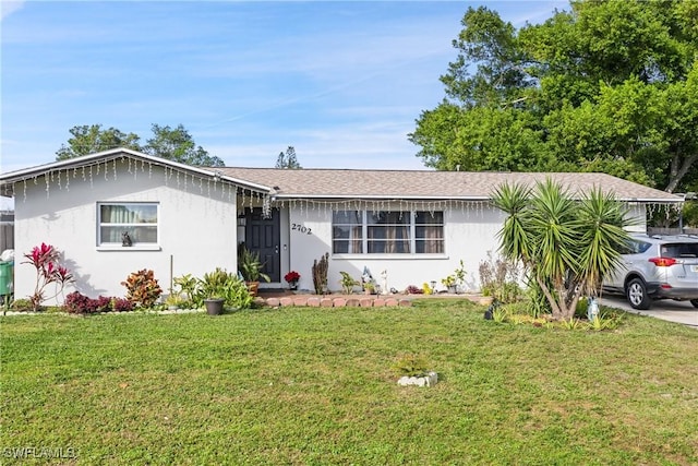 single story home with a front yard