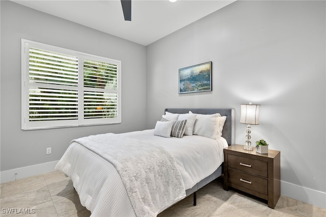 bedroom with ceiling fan