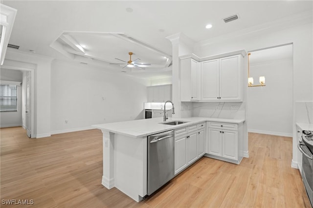 kitchen featuring stainless steel appliances, visible vents, light countertops, a sink, and a peninsula