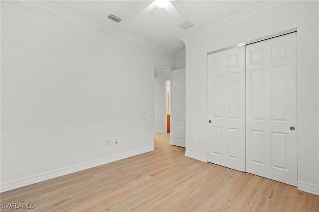 unfurnished bedroom with light hardwood / wood-style floors, a closet, ceiling fan, and ornamental molding