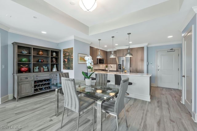 dining space with light wood-type flooring, recessed lighting, baseboards, and crown molding