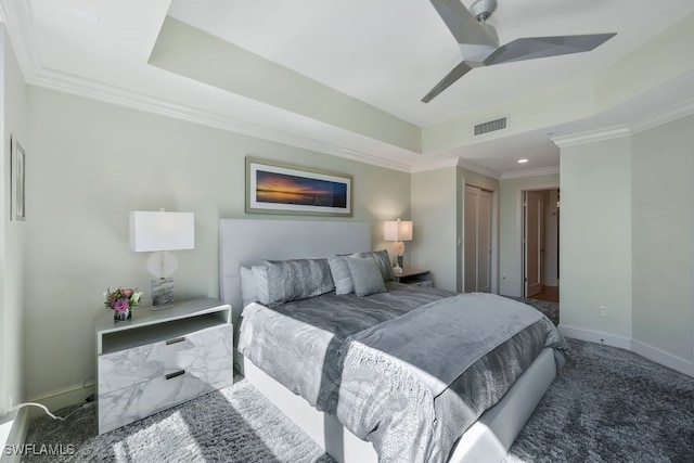 carpeted bedroom with crown molding, a raised ceiling, baseboards, ceiling fan, and recessed lighting