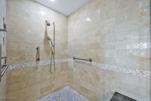 full bathroom featuring tiled shower