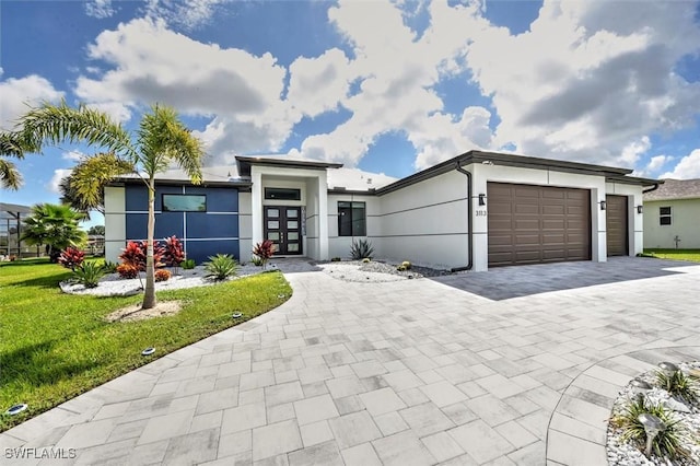 view of front facade featuring a garage and a front yard