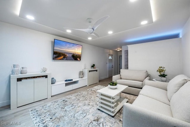 living area with light wood-style flooring, baseboards, ceiling fan, and recessed lighting