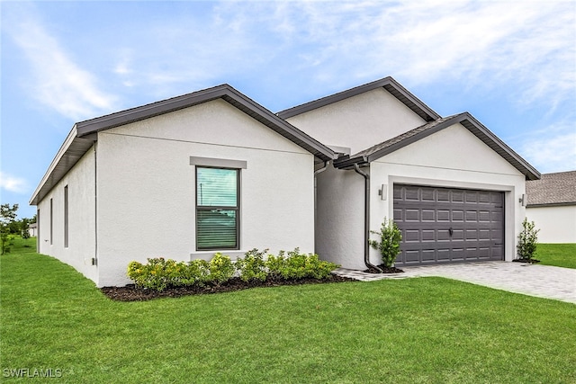 view of front facade with a garage and a front yard