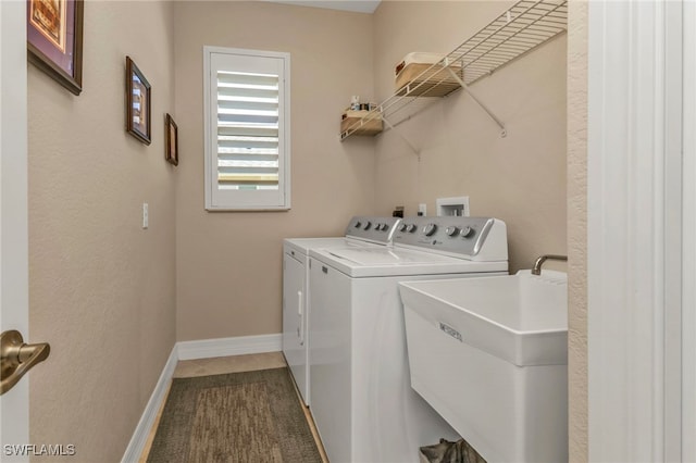 laundry area featuring sink and washing machine and dryer