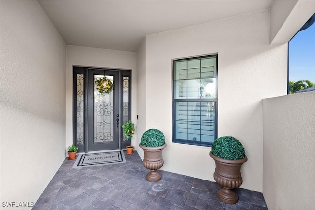 view of exterior entry with stucco siding