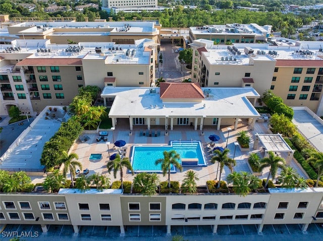 bird's eye view of a pool area