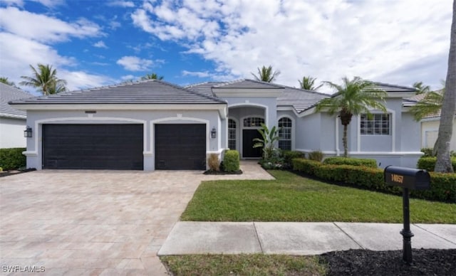 view of front of home featuring a front yard and a garage