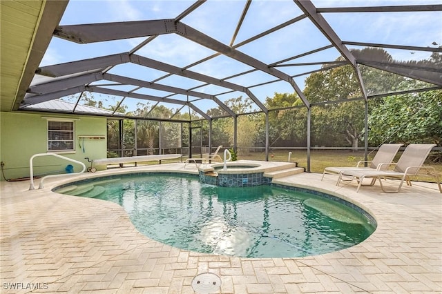 view of pool featuring an in ground hot tub, a patio, and a lanai