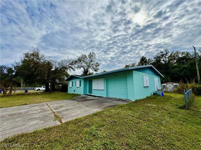 view of front of property featuring a garage and a front lawn