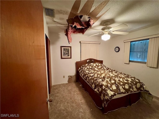 bedroom featuring ceiling fan and a textured ceiling