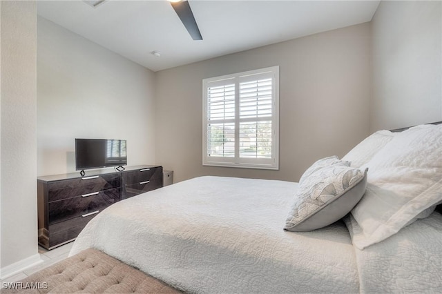 bedroom with ceiling fan