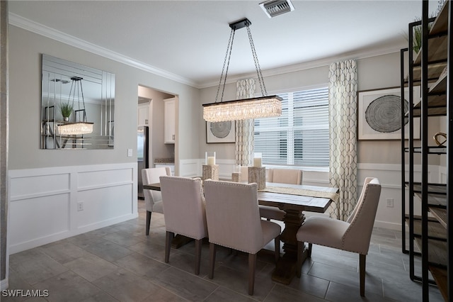 dining area with ornamental molding